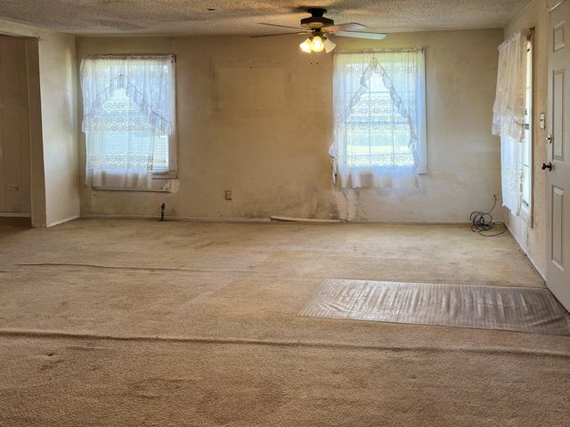 103 Avenue I, El Campo, TX 77437