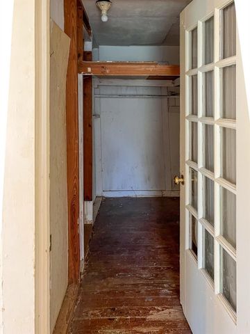 103 Avenue I, El Campo, TX 77437