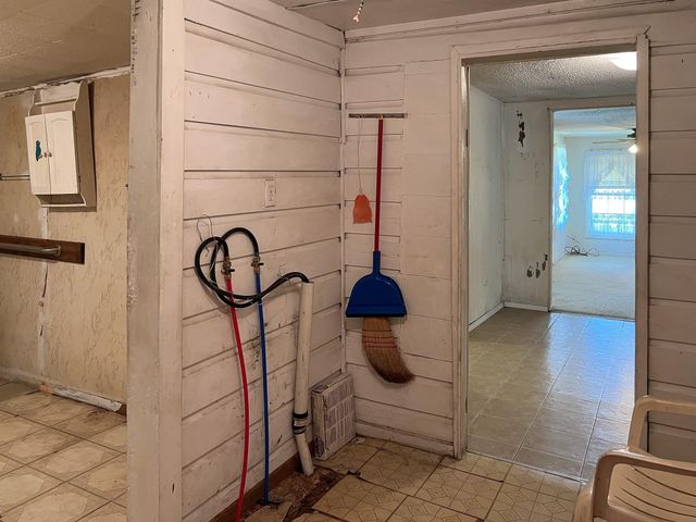 103 Avenue I, El Campo, TX 77437