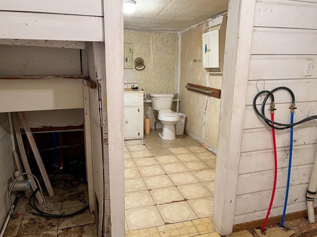 103 Avenue I, El Campo, TX 77437