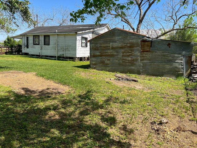 103 Avenue I, El Campo, TX 77437