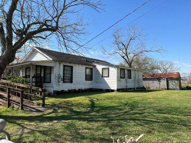 103 Avenue I, El Campo, TX 77437