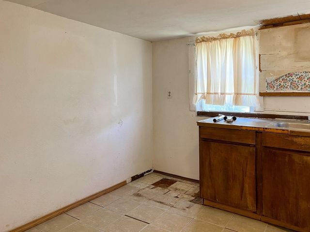 103 Avenue I, El Campo, TX 77437