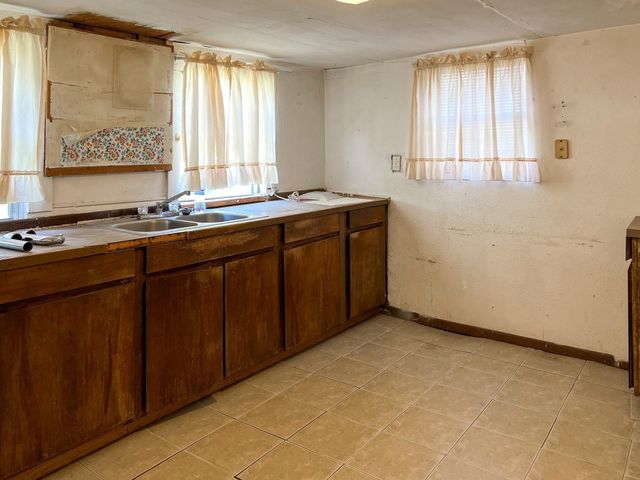 103 Avenue I, El Campo, TX 77437