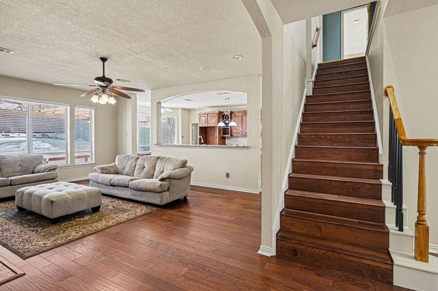 6707 Canyon Crest Drive, Fort Worth, TX 76132