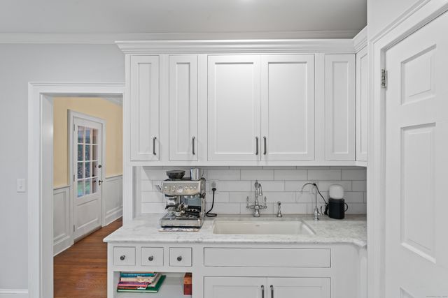 37 Driftway Road, Danbury, CT 06811