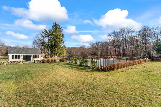 37 Driftway Road, Danbury, CT 06811