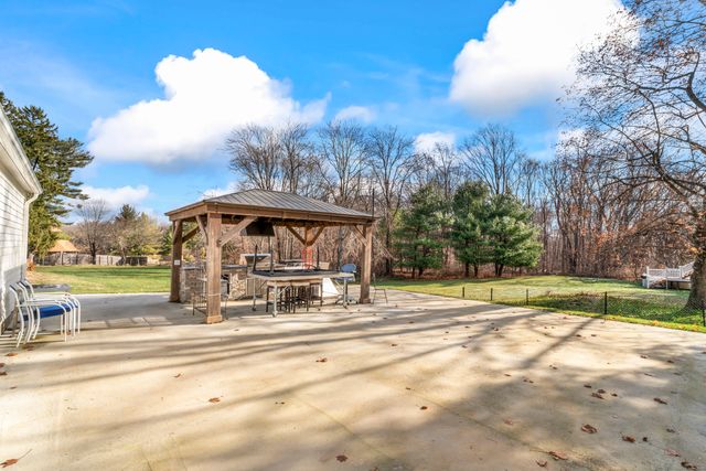 37 Driftway Road, Danbury, CT 06811