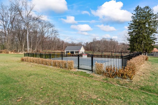 37 Driftway Road, Danbury, CT 06811