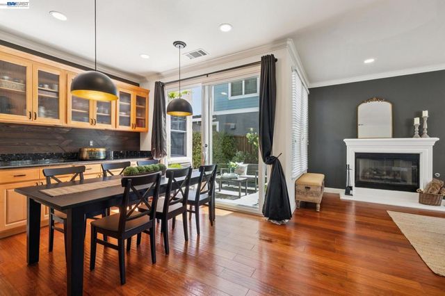 2421 Haile St, Alameda, CA 94501
