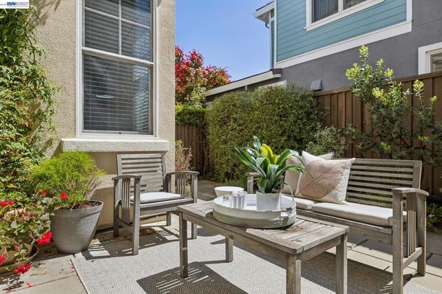 2421 Haile St, Alameda, CA 94501