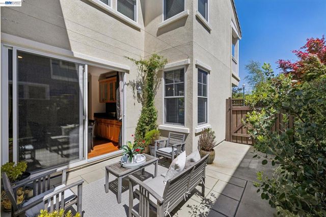 2421 Haile St, Alameda, CA 94501