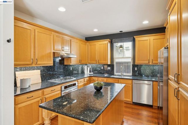 2421 Haile St, Alameda, CA 94501
