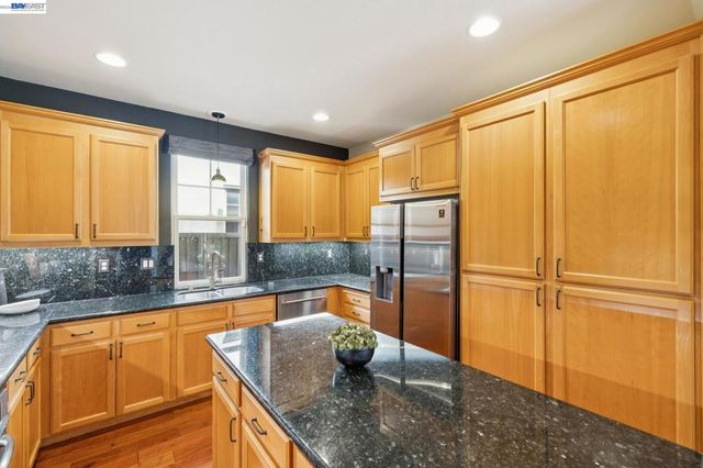 2421 Haile St, Alameda, CA 94501
