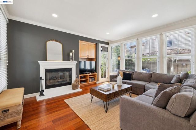 2421 Haile St, Alameda, CA 94501
