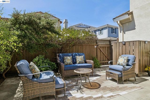 2421 Haile St, Alameda, CA 94501