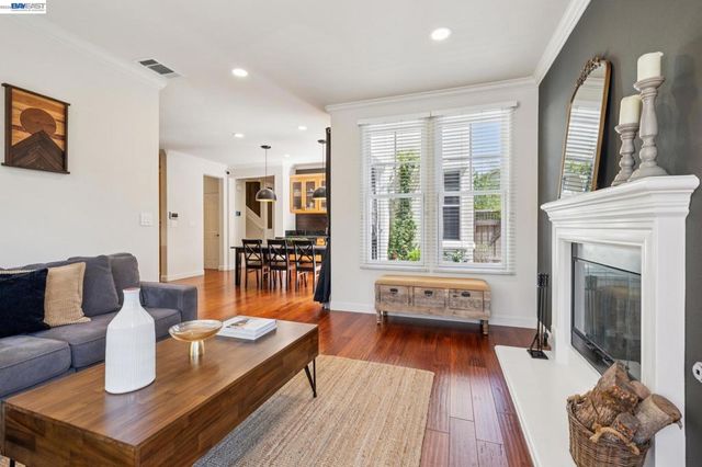 2421 Haile St, Alameda, CA 94501