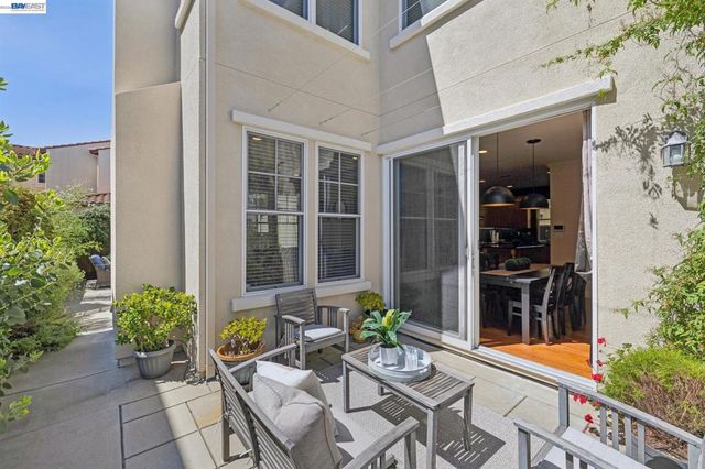 2421 Haile St, Alameda, CA 94501
