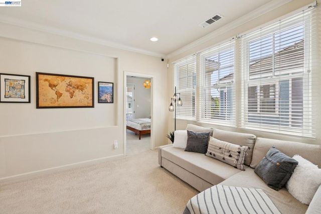 2421 Haile St, Alameda, CA 94501