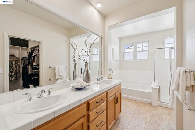 2421 Haile St, Alameda, CA 94501