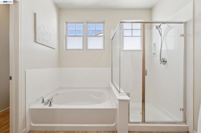 2421 Haile St, Alameda, CA 94501