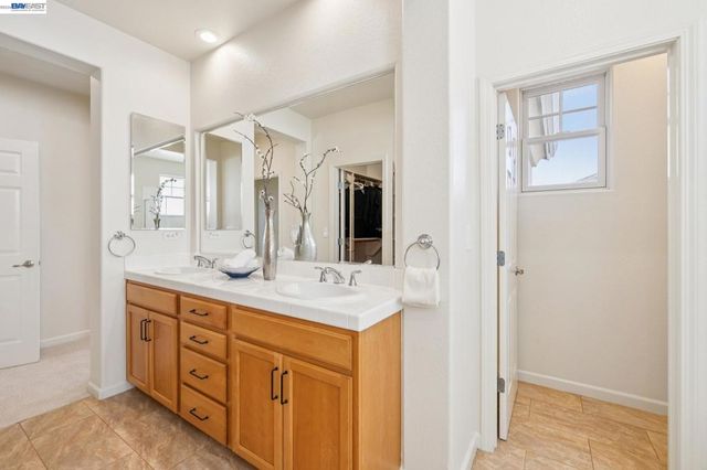 2421 Haile St, Alameda, CA 94501