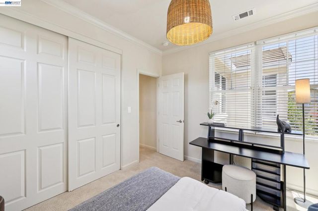 2421 Haile St, Alameda, CA 94501