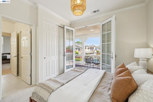 2421 Haile St, Alameda, CA 94501