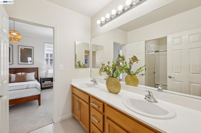 2421 Haile St, Alameda, CA 94501
