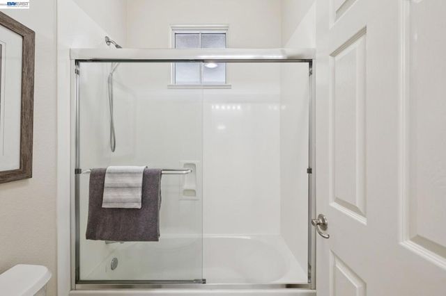2421 Haile St, Alameda, CA 94501