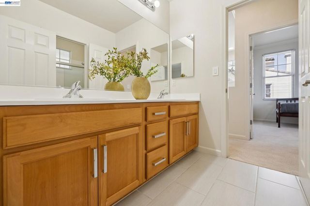 2421 Haile St, Alameda, CA 94501