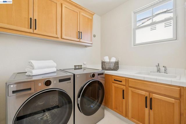 2421 Haile St, Alameda, CA 94501