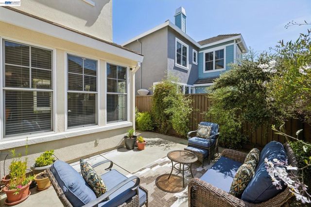 2421 Haile St, Alameda, CA 94501