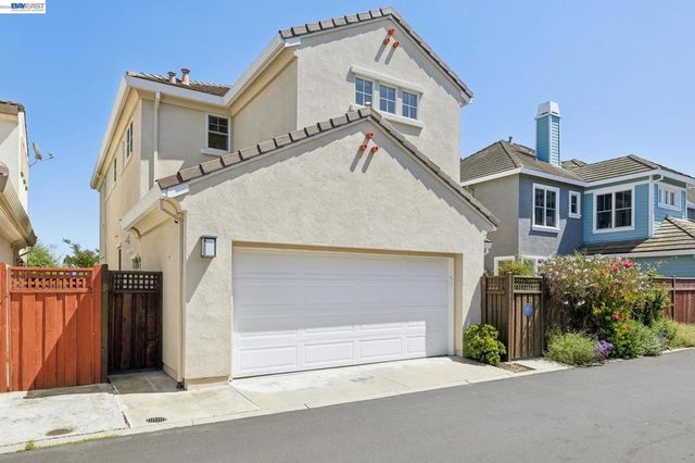 2421 Haile St, Alameda, CA 94501