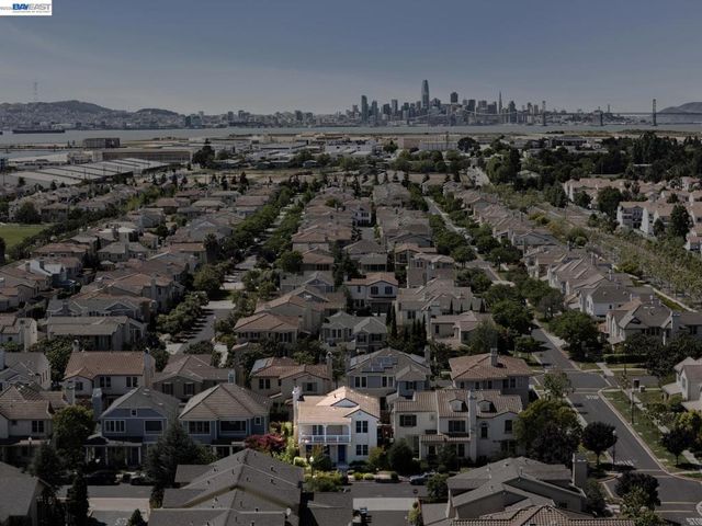 2421 Haile St, Alameda, CA 94501