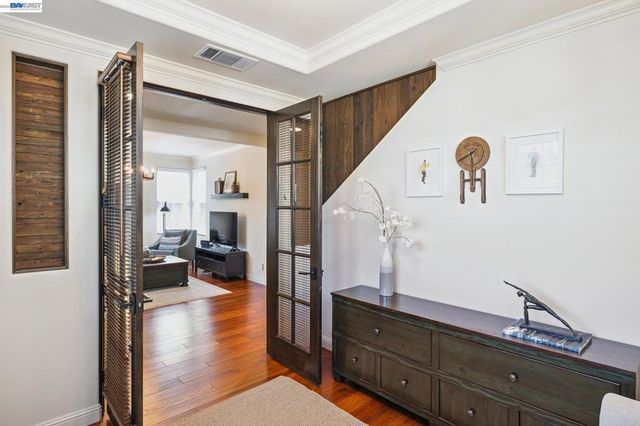 2421 Haile St, Alameda, CA 94501