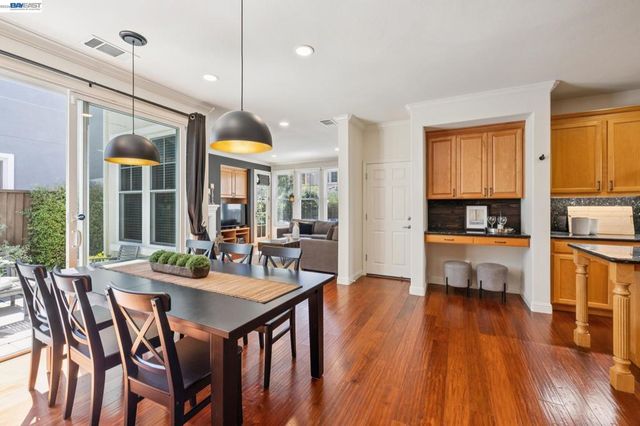 2421 Haile St, Alameda, CA 94501