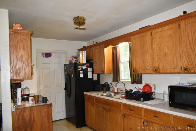 708 W Sterret Street, Hugo, OK 74743