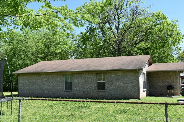708 W Sterret Street, Hugo, OK 74743