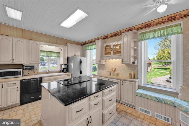 406 NOBLE ST, Kutztown, PA 19530