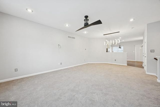 640 JACOBSEN CIR, Newark, DE 19702