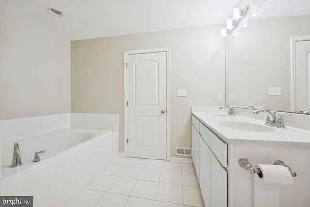 640 JACOBSEN CIR, Newark, DE 19702