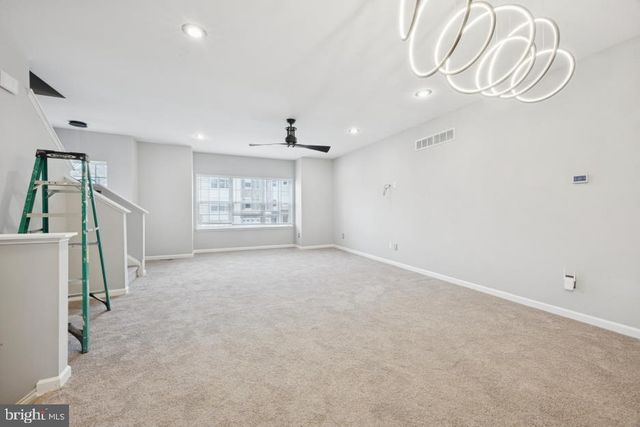 640 JACOBSEN CIR, Newark, DE 19702