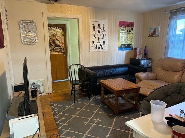 16 Caltha 0, Boston, MA 02135