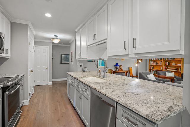 75 Courtland Avenue 9, Stamford, CT 06902