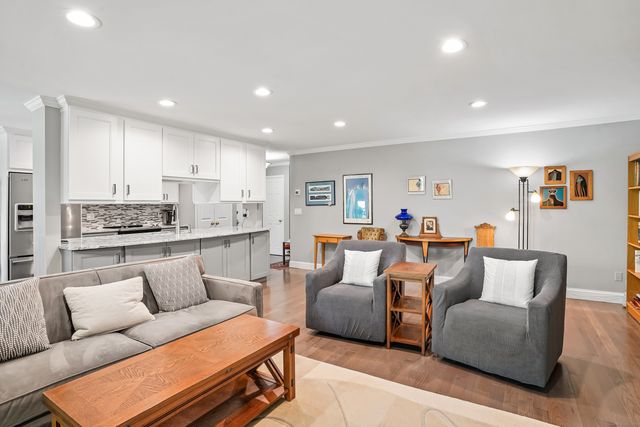 75 Courtland Avenue 9, Stamford, CT 06902