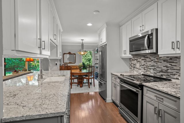 75 Courtland Avenue 9, Stamford, CT 06902
