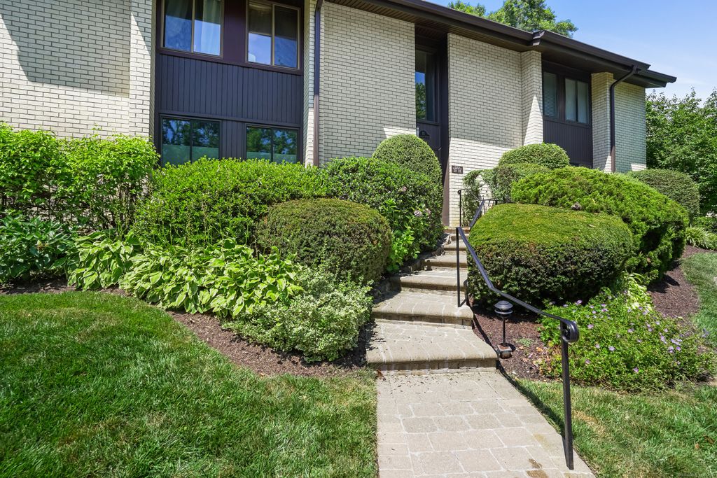 75 Courtland Avenue 9, Stamford, CT 06902