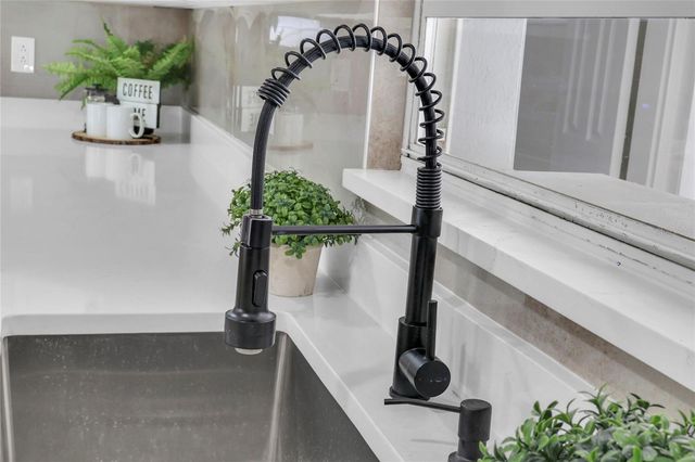 5627 OAKLAND DRIVE, Tampa, FL 33617