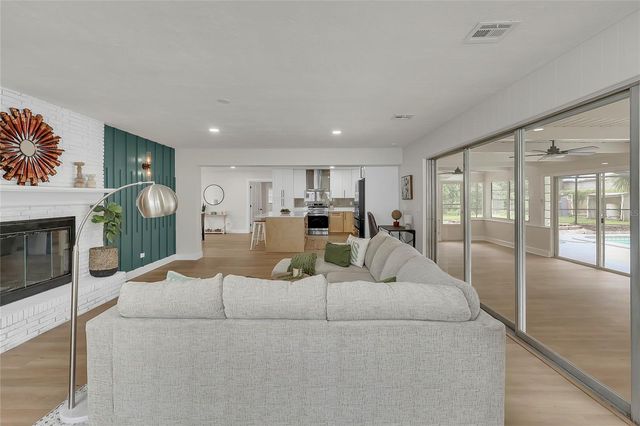 5627 OAKLAND DRIVE, Tampa, FL 33617